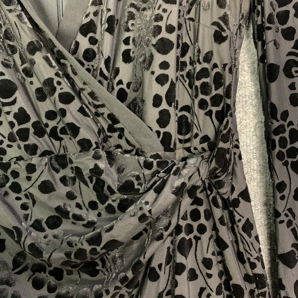 NEW Tommy Hilfiger Velvet Floral Dress Color Black Size 10‎ - Picture 4 of 13